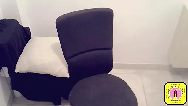 Snapshot of Morgane818181 chatting on October 31, 8:21 pm Morgane818181 online show from October 31, 8:21 pm