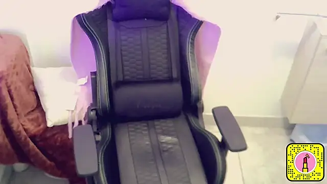 Snapshot of Morgane818181 chatting on December 13, 10:48 pm Morgane818181 online show from December 13, 10:48 pm