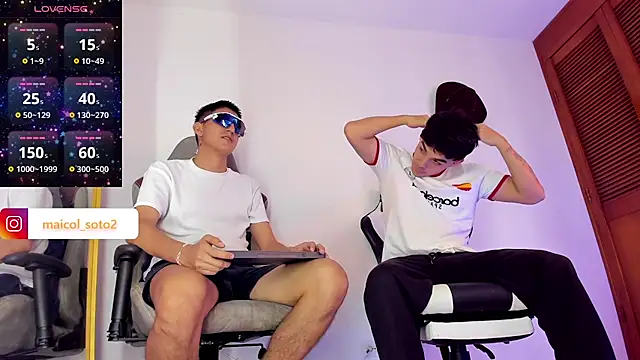 sotooliver3 online show from October 9, 7:56 pm