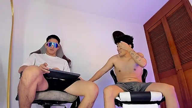 sotooliver3 online show from November 12, 8:52 pm