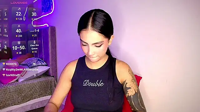mia yireth online show from May 7, 11:32 pm