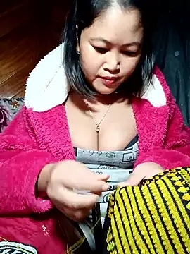 maycuc123 online show from January 7, 1:35 pm