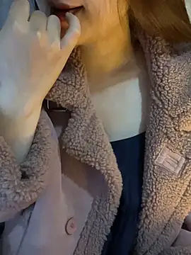 Snapshot of Hinne07 chatting on February 10, 2:37 am Hinne07 online show from February 10, 2:37 am