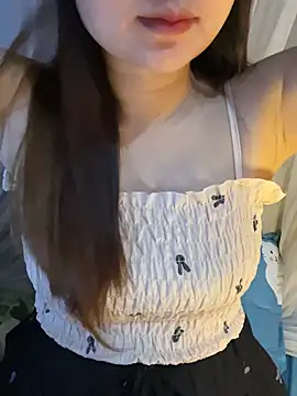 Snapshot of Hinne07 chatting on February 23, 12:52 am Hinne07 online show from February 23, 12:52 am