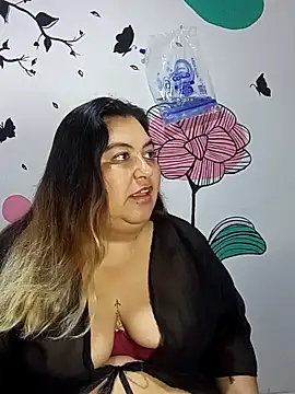 curvy diva  online show from October 19, 11:55 am