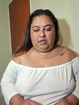 curvy diva  online show from March 28, 11:15 pm