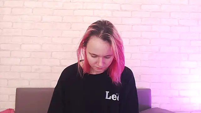 Ericha Stone online show from December 18, 1:44 am