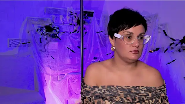 LauraDavidsons online show from October 17, 4:42 pm