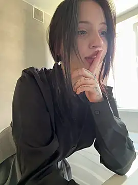 YourLittleDevil online show from April 15, 5:14 am