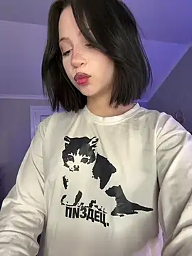 YourLittleDevil online show from May 28, 6:32 am