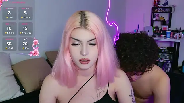 Snapshot of Alice18James chatting on September 12, 8:31 pm Alice18James online show from September 12, 8:31 pm