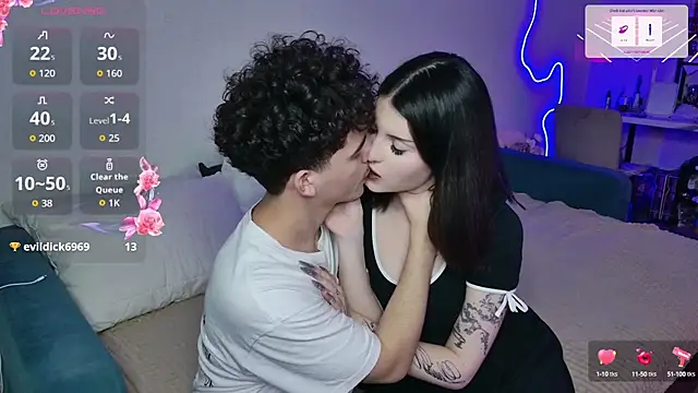 Snapshot of Alice18James chatting on October 3, 4:26 pm Alice18James online show from October 3, 4:26 pm