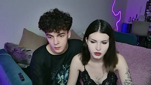 Snapshot of Alice18James chatting on October 10, 5:12 pm Alice18James online show from October 10, 5:12 pm