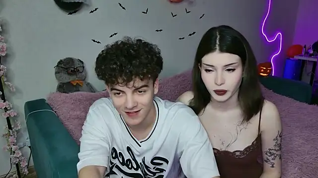 Snapshot of Alice18James chatting on October 15, 5:46 pm Alice18James online show from October 15, 5:46 pm