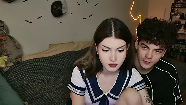 Snapshot of Alice18James chatting on October 18, 7:03 pm Alice18James online show from October 18, 7:03 pm