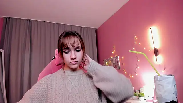 Snapshot of Jamie_Chung chatting on November 23, 1:05 am Jamie Chung online show from November 23, 1:05 am