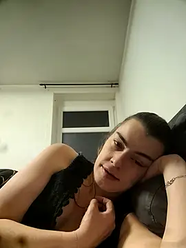 Carolinemiam online show from November 27, 12:02 am