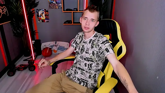 Snapshot of TimBlaks chatting on October 5, 5:17 am TimBlaks online show from October 5, 5:17 am