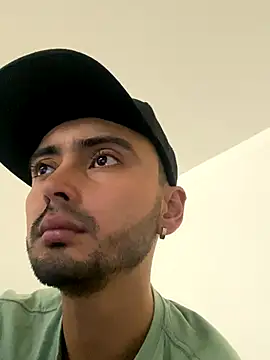 Snapshot of cristopher_wallacee chatting on October 13, 8:09 pm cristopher wallacee online show from October 13, 8:09 pm