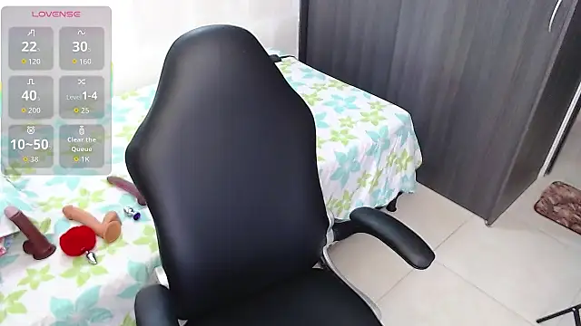 Snapshot of aynarakiss chatting on October 7, 3:09 pm aynarakiss online show from October 7, 3:09 pm