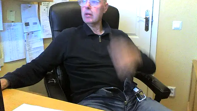 Snapshot of Klipparn chatting on November 11, 8:14 am Klipparn online show from November 11, 8:14 am