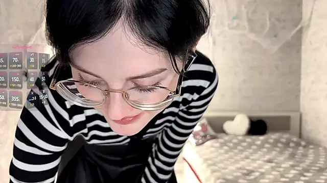 FakeLamb online show from October 31, 9:05 pm