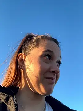 Snapshot of duomagique_off chatting on March 1, 5:04 pm duomagique off online show from March 1, 5:04 pm