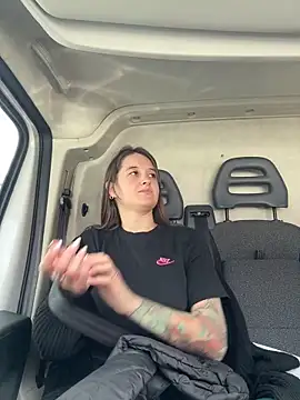 Snapshot of duomagique_off chatting on March 7, 2:14 pm duomagique off online show from March 7, 2:14 pm