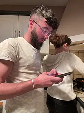 Snapshot of duomagique_off chatting on March 16, 8:02 pm duomagique off online show from March 16, 8:02 pm