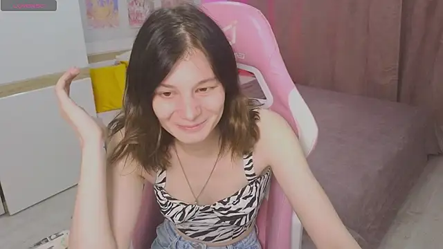 Snapshot of EllinEverly chatting on June 6, 10:58 pm EllinEverly online show from June 6, 10:58 pm