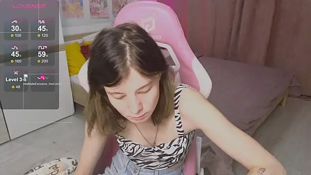 Snapshot of EllinEverly chatting on June 10, 9:14 pm EllinEverly online show from June 10, 9:14 pm