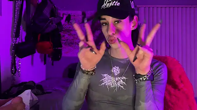 xoFrankie online show from February 11, 6:18 am