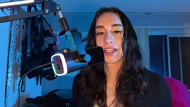 xoFrankie online show from April 6, 3:48 am