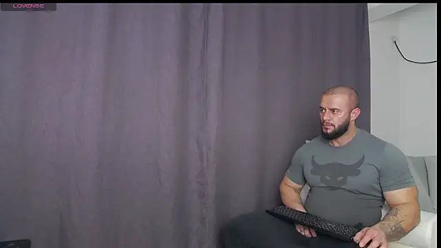 Snapshot of RickyMiami1 chatting on November 5, 6:08 pm RickyMiami1 online show from November 5, 6:08 pm