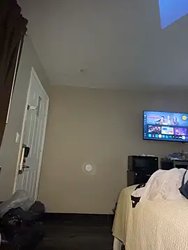 CinnaCakesss online show from April 3, 8:01 am