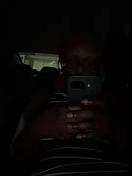 CinnaCakesss online show from April 4, 1:37 am