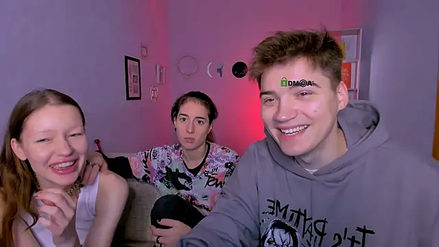 khloebeauty online show from November 15, 8:27 pm