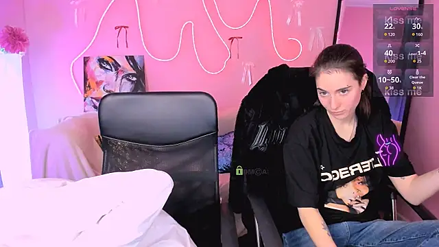 khloebeauty online show from April 14, 7:09 pm