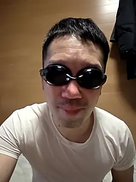 Snapshot of erosuke9 chatting on April 19, 9:06 pm erosuke9 online show from April 19, 9:06 pm