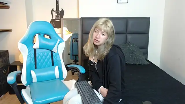 Amnesia  online show from November 17, 12:55 pm