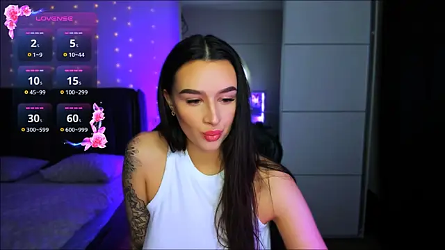 Veronica Larsson online show from December 3, 9:02 pm