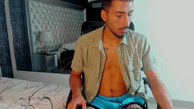 JhosuaCollins  online show from September 10, 5:13 pm