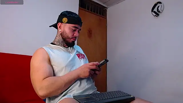 tommyblessd1 online show from December 4, 5:28 am