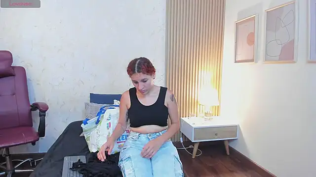 aliceandsia online show from February 11, 7:19 pm