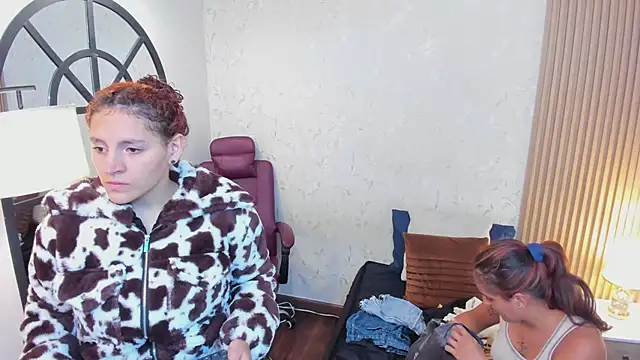 aliceandsia online show from February 16, 7:21 pm