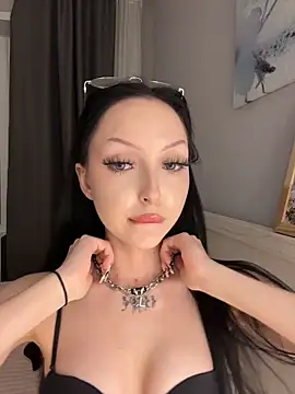 Lina Thornton  online show from May 22, 8:25 pm