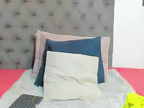 nahiroby ebony online show from March 25, 6:03 pm