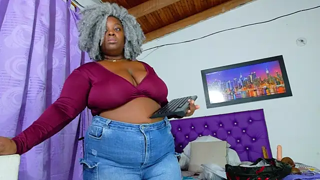 Snapshot of ebony_NeighborMoans chatting on July 3, 3:13 am ebony NeighborMoans online show from July 3, 3:13 am