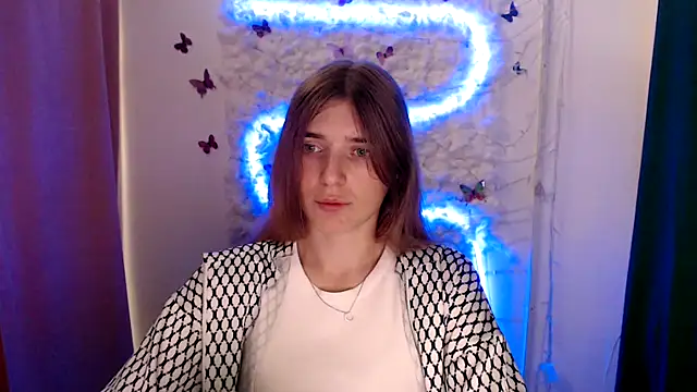 JuiceLips   online show from September 9, 3:00 pm