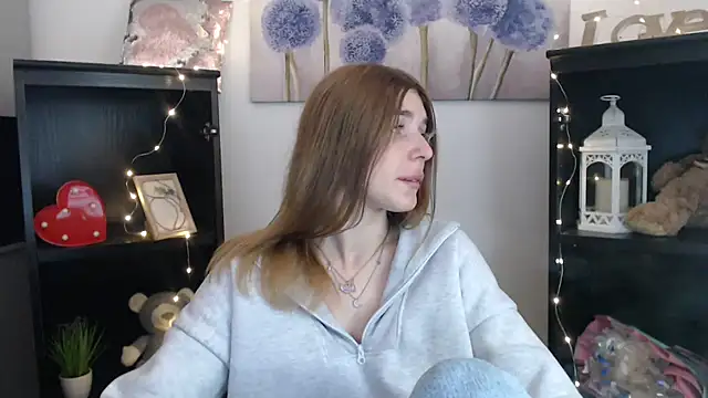 JuiceLips   online show from October 9, 9:18 am